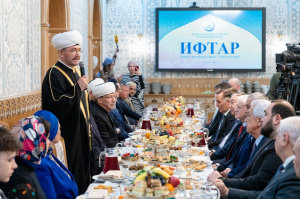 الادارة الدينية لمسلمي روسيا الاتحادية تقيم حفل افطار لممثلي الهيئات الحكومية في الاتحاد الروسي