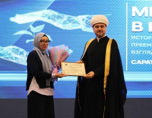 Выпускницы Коранического центра получил дипломы от имени Муфтия Шейха Равиля Гайнутдина