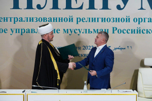 «Наша задача в сотрудничестве со Сбером - обеспечить соблюдение норм шариата». Муфтий Шейх Равиль Гайнутдин и старший вице-президент Сбербанка Олег Ганеев подписали соглашение о сотрудничестве