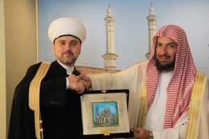 الشيخ روشان عباسوف يستقبل فضيلة الشيخ الدكتور سعد بن ناصر الشثري