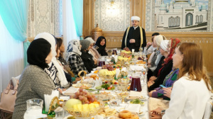 Bahrain businesswomen's society visits the Moscow cathedral mosque