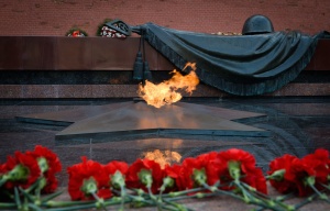 Церемония возложения цветов к могиле Неизвестного солдата