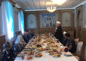 وفد المجلس المجتمعي في وزارة الدفاع الروسية يزور المسجد الجامع بموسكو 