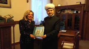 عباسوف يستقبل مرشحة مصر لرئيس منظمة اليونسكو 
