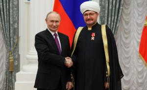 Президент России Владимир Путин наградил  Муфтия Шейха Равиля Гайнутдина Орденом «За доблестный труд»