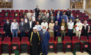 Frontline workers fighting COVID-19 receive warm welcome in Moscow Cathedral Mosque