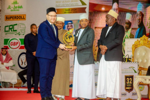 جائزة تنزانيا الدولية للقرآن الكريم تمنح جائزة "شخصية العام القرآنية " لسماحة المفتي الشيخ راوي عين الدين 