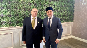 Рушан Аббясов поздравил президента Адвокатской палаты Подмосковья Алексея Галоганова с юбилеем