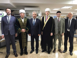 ايلدار نورايمانوف يزورالمكتبة الرئاسية ويؤدي صلاة الجمعة بالمسجد الجامع في مينسك