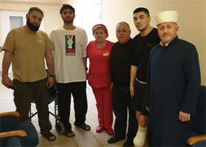 Представители Московской Соборной мечети посетили госпиталь Вишневского