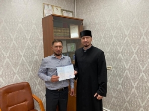 Имам города Сурска защитил диплом магистра 