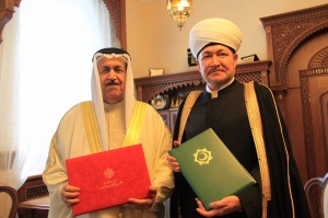 معالي الشيخ عبد الرحمن بن محمد آل خليفة يدلي بتصريح صحفي 
