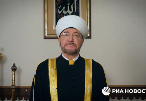 سماحة المفتي يوجه نداءً يدعو المسلمين فيه إلى أخذ اللقاح ضد فيروس كورونا