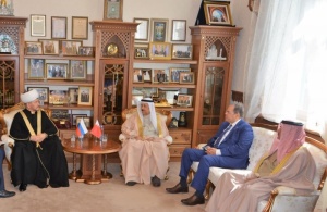سماحة المفتي يستقبل معالي رئيس المجلس الأعلى للشؤون الاسلامية في البحرين 