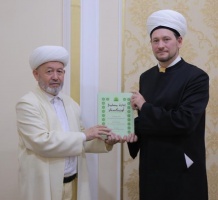 الدكتور محي الدينوف يبحث مع المفتي العام بجمهورية أوزبكستان تطوير التعاون المشترك