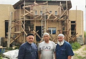 Муфтий Тюменской области Зиннат хазрат Садыков ознакомился с ходом строительства мечети в деревне Исеневская Тобольского района
