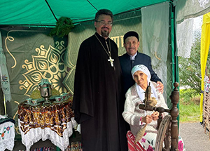 Хранить духовное и культурное наследие народа. Имам  Енисейска и татарское культурной общество города приняли участие в Августовской ярмарке