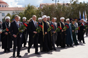 Муфтий Шейх Равиль Гайнутдин возложил цветы к памятнику Героям-волоколамцам, павшим на полях Великой Отечественной войны