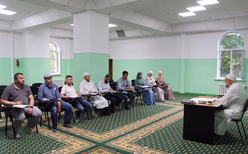 Муфтий  Мукаддас-хазрат Бибарсов провел встречу с руководством воскресной школы «Мактаб» при Саратовской Соборной мечети