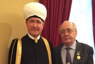 За содействие развитию исламского образования
