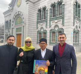 Глава индонезийской делегации наблюдателей на выборах президента России посетил Московскую Соборную мечеть
