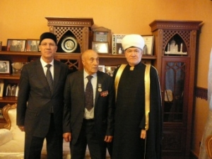 Муфтий Шейх Равиль Гайнутдин поздравил Хакима Биктеева с Днем защитника Отечества