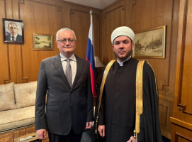 Mufti Rail Asainov meets the Russian Ambassador in Egypt