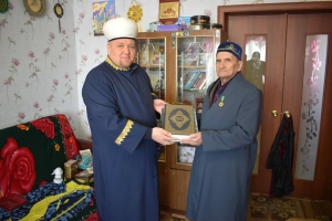 По Указу Муфтия Шейха Равиля Гайнутдина  председателю МРОМ села Урга Наиму-хазрату Бедретдинову вручена медаль «За духовное единение»