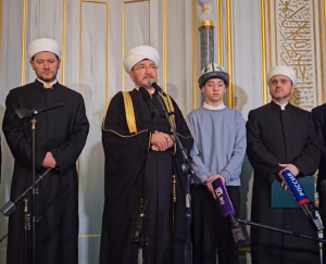 «Я горжусь тем, что у нас в России такая молодежь». Муфтий Шейх Равиль Гайнутдин наградил Ислама Халилова Медалью мусульман России «За заслуги»