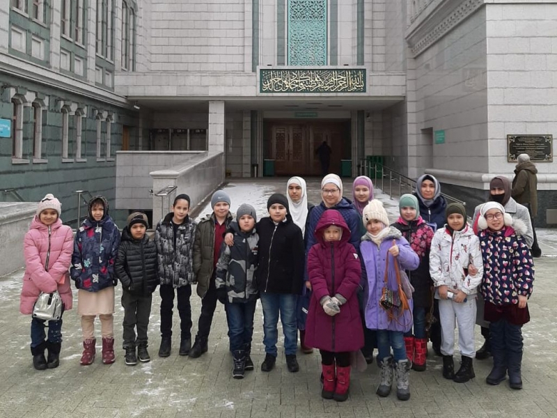 Юные прихожане мусульманской общины городского округа Чехов посетили с экскурсией Московскую Соборную мечеть