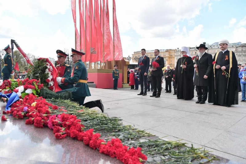 Муфтий Рушан Аббясов  принял участие в церемонии возложения цветов к Могиле Неизвестного Солдата у Кремлевской стены