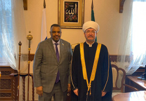 Mufti Sheikh Ravil Gainutdin meets the Ambassador of Somalia