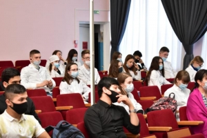Встреча студентов Тюменского медицинского колледжа с представителем Духовного управления мусульман Тюменской области.