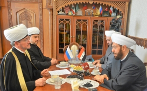 Муфтий шейх Равиль Гайнутдин встретился с Верховным муфтием САР Ахмадом Бадруддином Хассуном