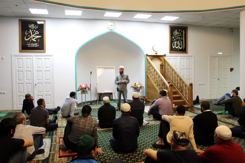 В Саратовской Соборной мечети стартовали курсы по ускоренному изучению арабского алфавита и правил таджвида