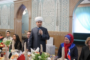 Meeting of diplomats' spouses takes place in Moscow Cathedral Mosque