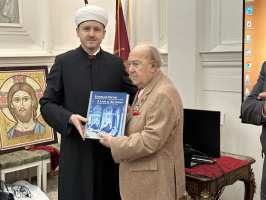 سماحة المفتي يمنح النحات زوراب تسيريتيلي رئيس الأكاديمية الروسية للفنون "وسام الاستحقاق"