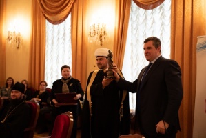 جمعية السلام الروسية تمنح سماحة المفتي جائزة رمز السلام 