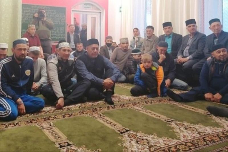При содействии Духовного управления мусульман Тюменской области был организован ифтар в мечети села Муллаши