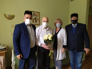 Муфтий Шейх Равиль Гайнутдин поздравляет Хакима Биктеева  с награждением орденом «За заслуги перед Калининградской областью»