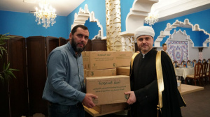 التعاون في المجال الإنساني بين المملكة العربية السعودية ومسلمي روسيا... حملة خيرية لتوزيع التمور السعودية على المحتاجين