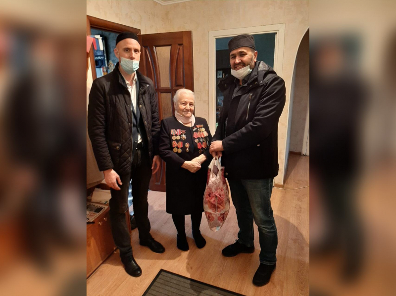 Мусульмане Чехова поздравили ветеранов в День народного единства