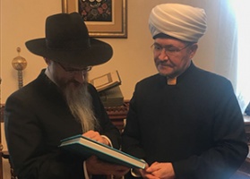 سماحة المفتي يجتمع بالحاخام الأكبر بيريل لازار رئيس حاخامات روسيا 