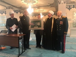 سماحة المفتي يتسلم "ميدالية الأديان" تخليداً لذكرى المقاومة الشعبية الروسية
