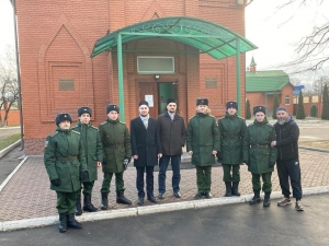 Военнослужащие мусульмане войсковой части 26178 посетили Щелковскую Соборную мечеть 