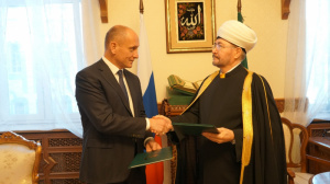 الادارة الدينية ومركز موسكو للأبحاث السريرية يوقعان مذكرة تعاون 