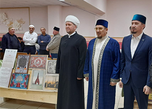 Выставка «Образ мечети в татарском шамаиле» открылась в Средней Елюзани Пензенской области