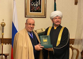معالي وزير الشؤون الدينية والأوقاف بالجمهورية الجزائرية الديمقراطية الشعبية يوسف بلمهدي يهنىء سماحة المفتي الشيخ راوي عين الدين 