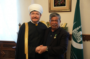 سماحة المفتي يستقبل وفداً ماليزياً برئاسة وزير الزراعة والأمن الغذائي محمد بن سابو