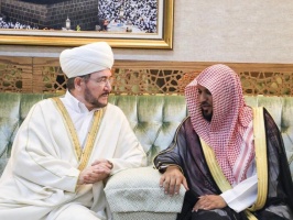 فضيلة الشيخ ماهر المعيقلي يستقبل سماحة المفتي والوفد المرافق